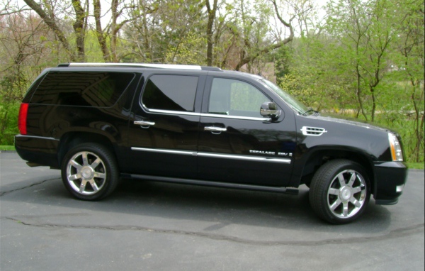 Черный Cadillac Escalade 2014