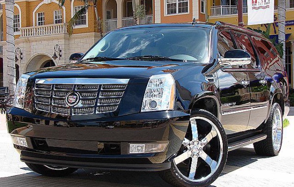 Роскошный Cadillac Escalade 2014
