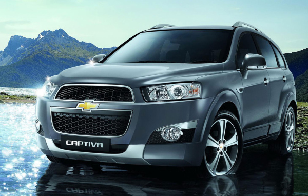 Красивый автомобиль Chevrolet Captiva 2014 года года в Москве