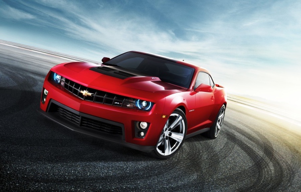 Красный Chevrolet Camaro