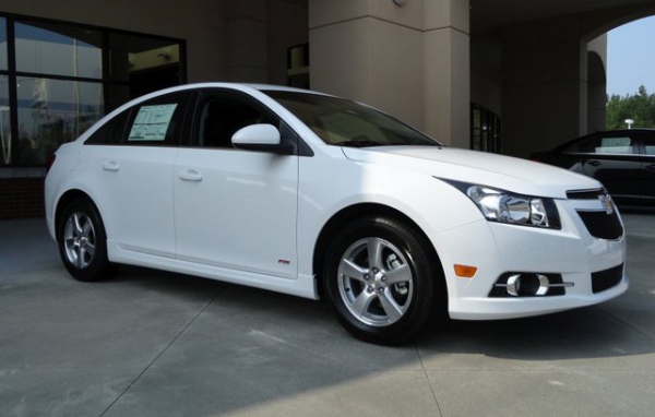 Белый Chevrolet Cruze