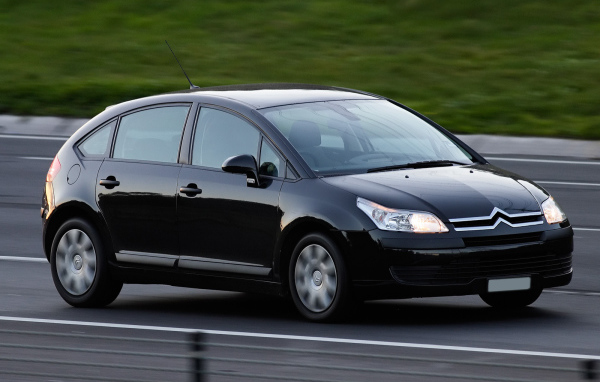 Черный Citroen C4