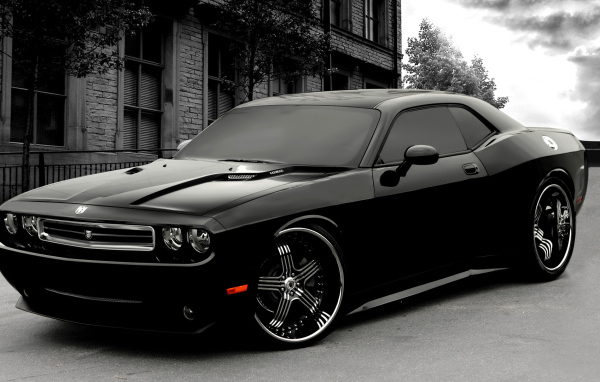 Черный Dodge Challenger