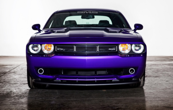 Сиреневый Dodge Challenger