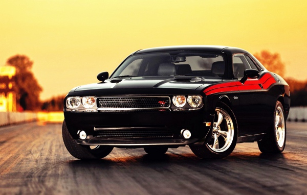 Автомобиль Dodge challenger