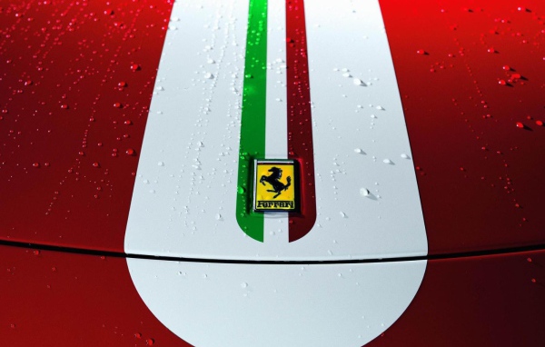 Капот Феррари