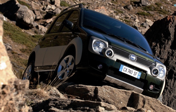 Красивый автомобиль Fiat Panda