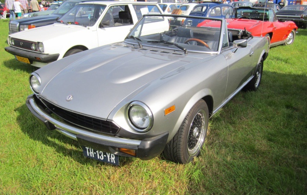 Автомобиль марки Fiat модели 124