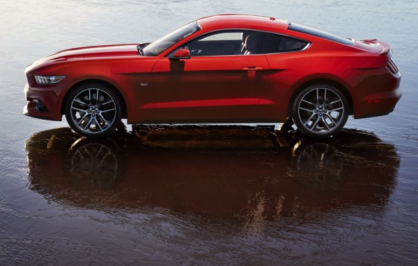 Тест драйв автомобиля Ford Mustang 2014 года
