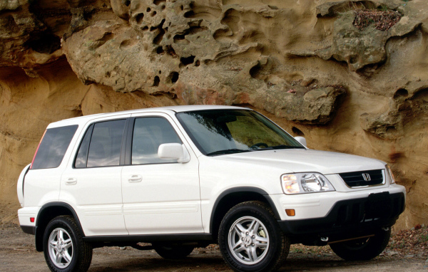 Красивый автомобиль Honda CR V в Москве