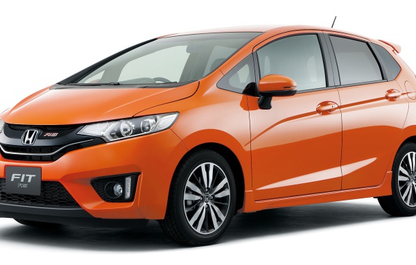 Красивый автомобиль Honda Fit 2014