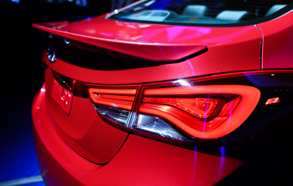 Красивый автомобиль Hyundai Elantra 2014 в Москве