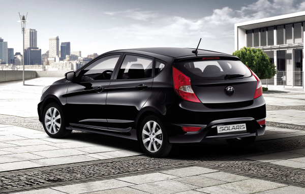 Красивый автомобиль Hyundai Solaris в Москве