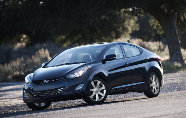 Автомобиль марки Hyundai модели Elantra