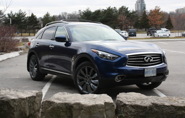 Синий Infiniti FX35