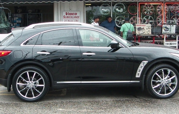 Infiniti FX35 в городе