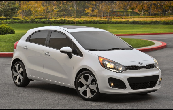 Красивый автомобиль Kia  Rio в Москве