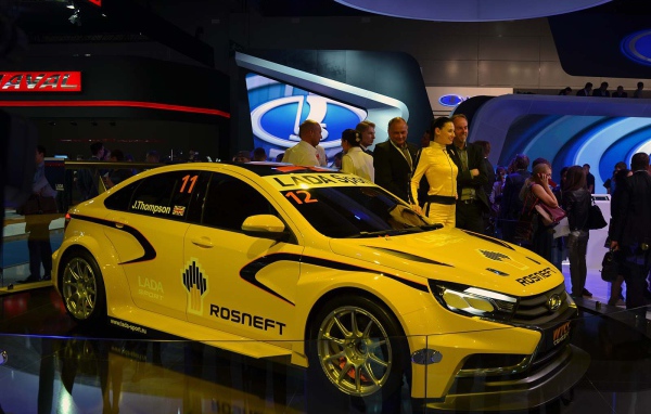 Желтая Лада Веста