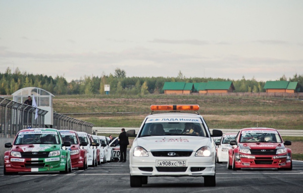 Гонки автомобилей Лада