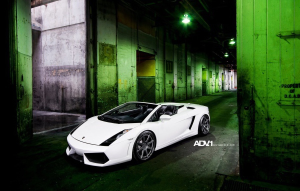 Белый Lamborghini Gallardo