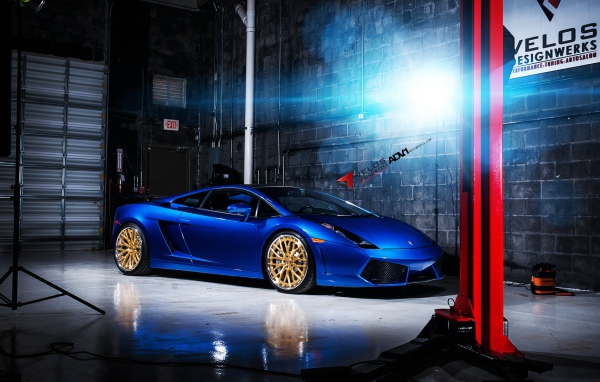 Синий Lamborghini Gallardo