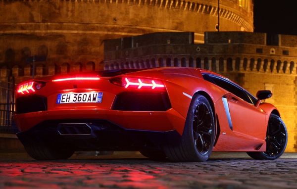 Дизайн автомобиля Lamborghini Aventador