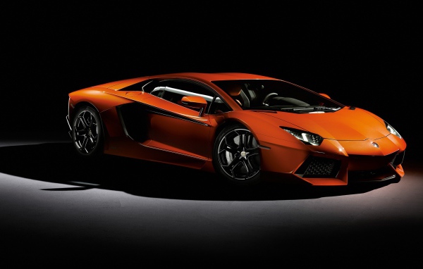 Оранжевый Lamborghini Aventador