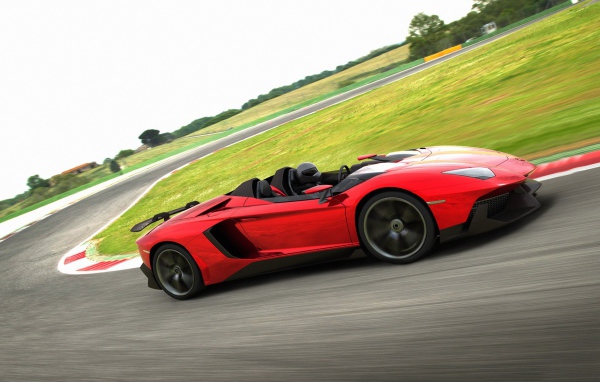 Красный Lamborghini Aventador J