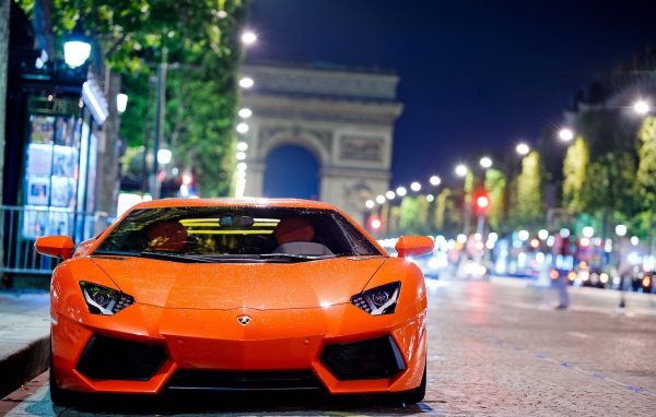 Оранжевый Lamborghini aventador