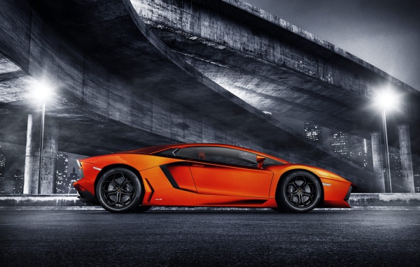 Спорт кар Lamborghini aventador