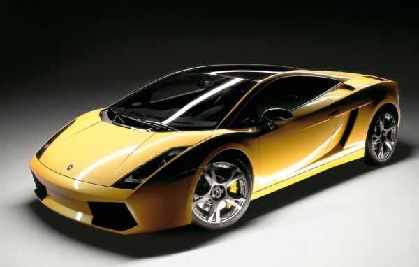 Желтый Lamborghini gallardo