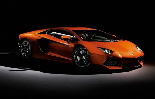 Надежный автомобиль Lamborghini Avendator 2014