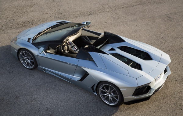 Надежная машина Lamborghini Avendator 2014