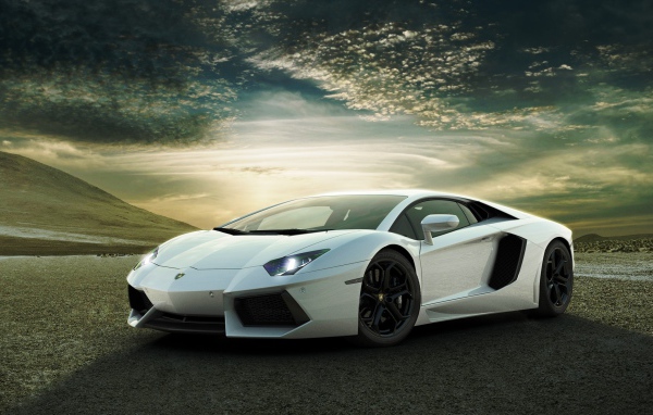 Белый Lamborghini Aventador