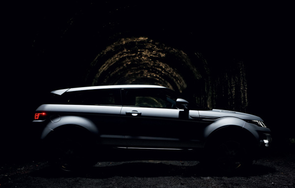 Красивый автомобиль Land Rover A8 в Москве