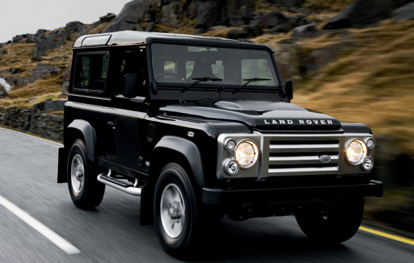  Красивый автомобиль Land Rover Defender в Москве