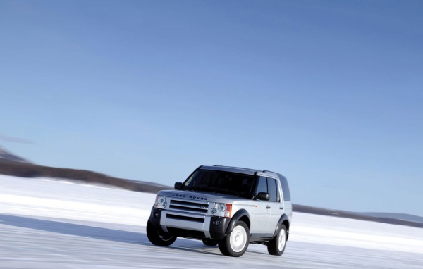  Красивый автомобиль Land Rover Discovery 3