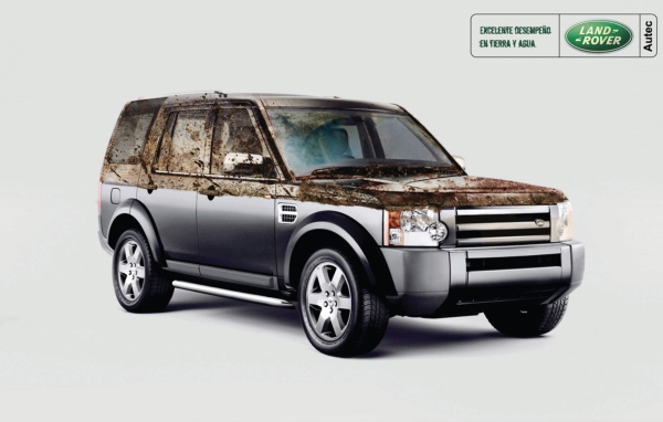 Красивый автомобиль Land Rover Discovery 3 в Москве
