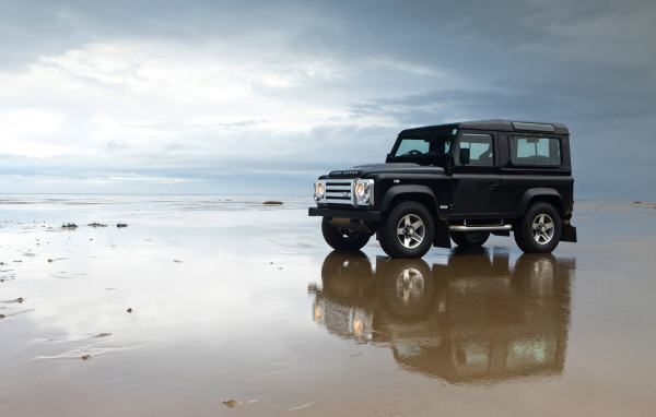 Надежный автомобиль Land Rover Defender