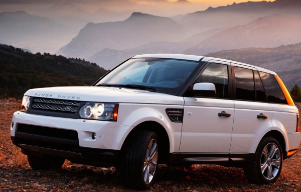 Белый Range Rover