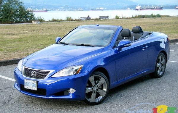 Синий Lexus IS 250