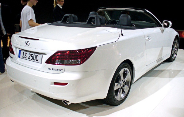 Белый кабриолет Lexus IS 250