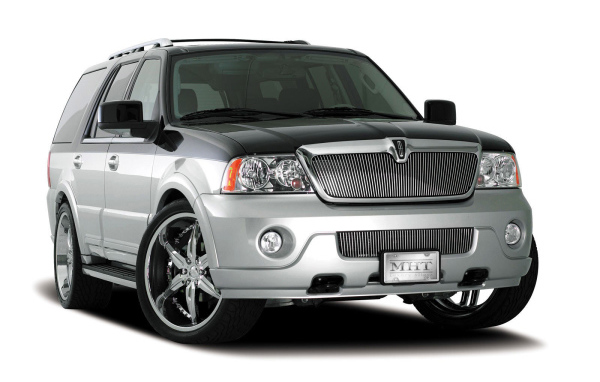 Красивый автомобиль Lincoln Navigator 2014 в Москве
