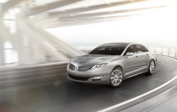 Красивый автомобиль Lincoln MKZ