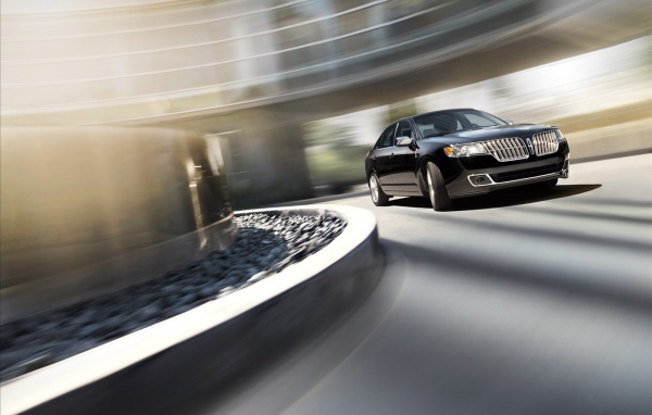 Автомобиль марки Lincoln модели MKZ