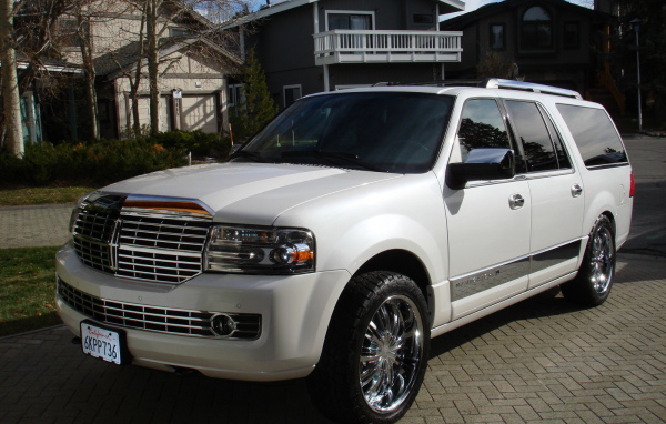 Новый автомобиль Lincoln Navigator 2014