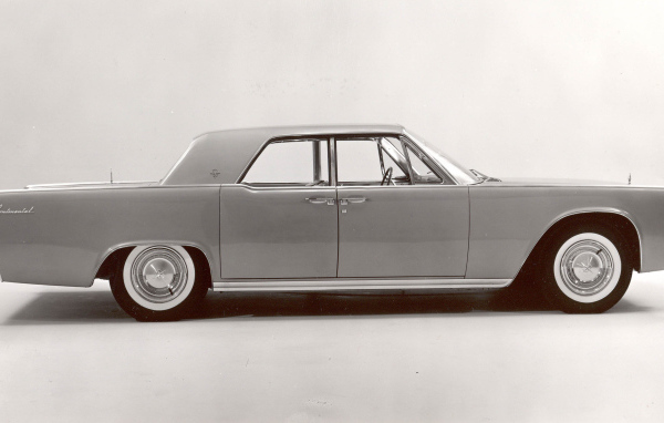 Надежный автомобиль Lincoln Continental