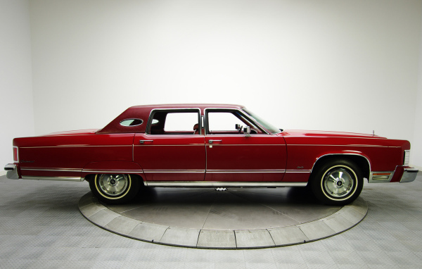 Тест драйв автомобиля Lincoln Town Car