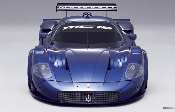 Автомобиль марки Maserati модели MC12