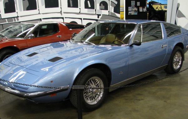 Надежный автомобиль Maserati Indy